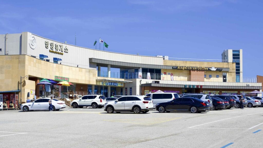 A picture of Mangyang Service Area (망양휴게소) in Uljin County, South Korea.