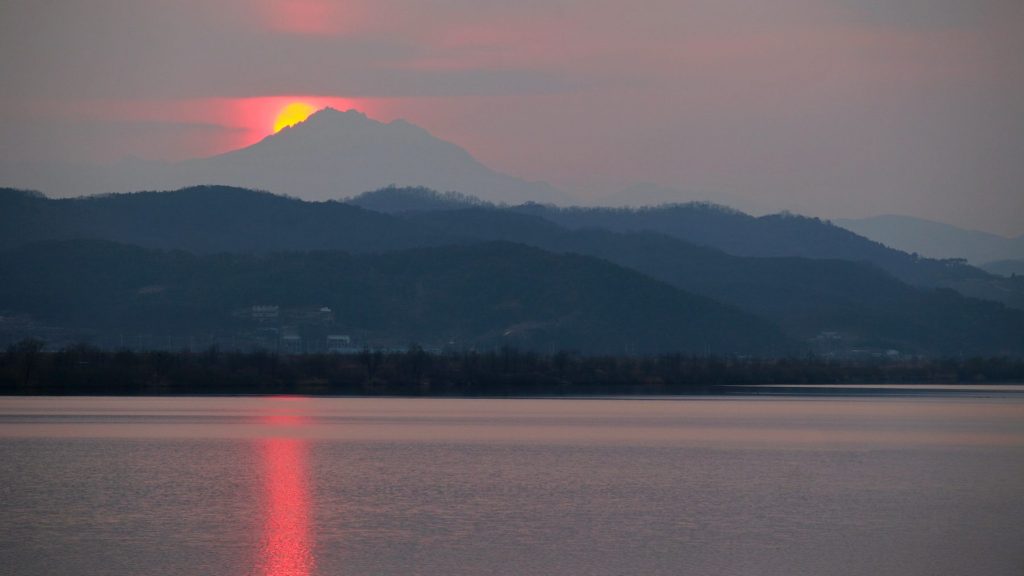 A picture of Nakdonggang Bicycle Path (낙동강자전거길) along Nakdong River in Daegu, South Korea.