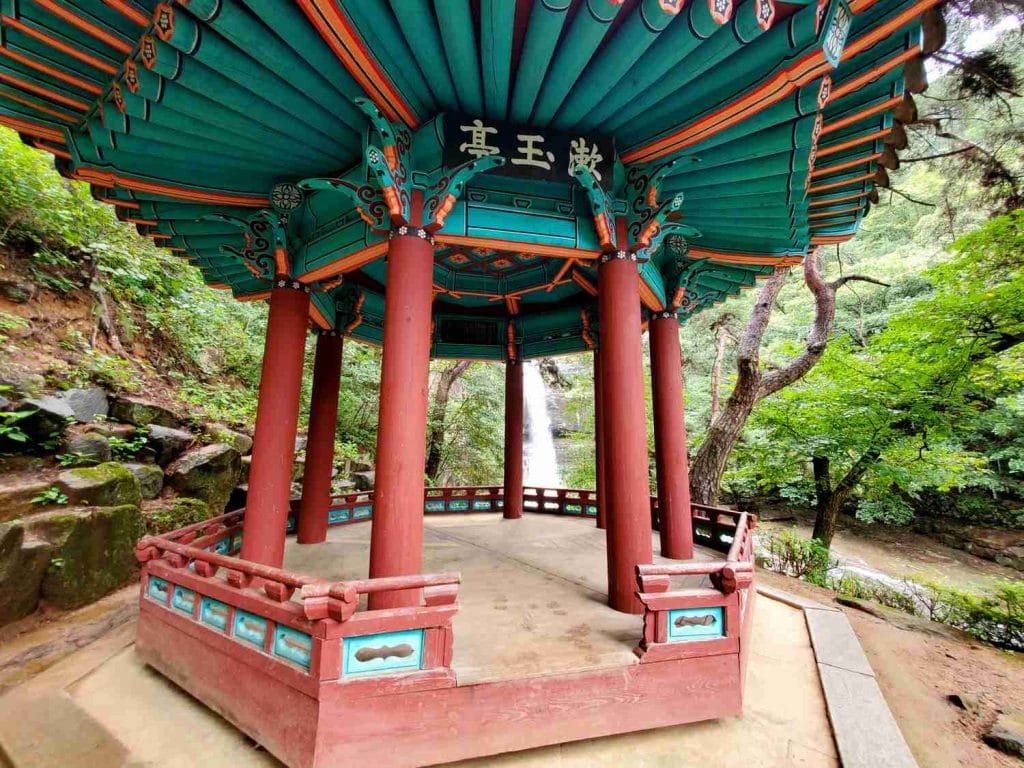 A picture of Suok Pavilion (수옥정) overlooking Suok Falls (수옥폭포) in Goesan County, below the Sojo Pass (소조령) on the Saejae Bike Path (새재자전거길).