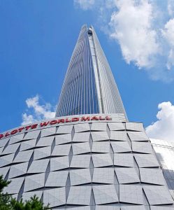 A picture of Lotte World Tower (롯데월드타워) in the Jamsil Neighborhood of Seoul.