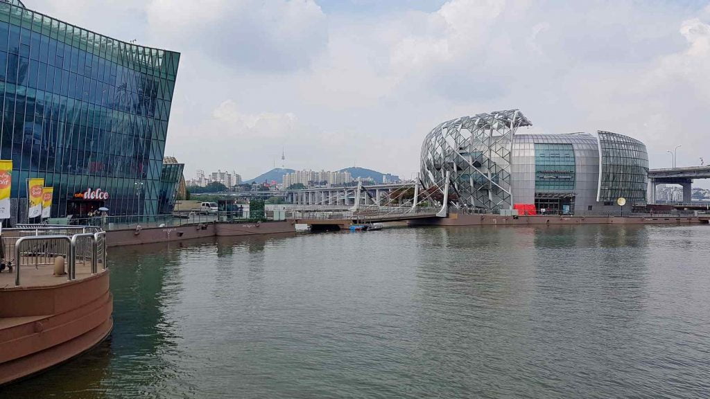 A picture of Some Sevit (세빛섬) on the Han River in Seoul.