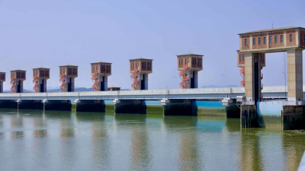 A detailed view of the Geum River Estuary Bank, an essential structure managing water flow.