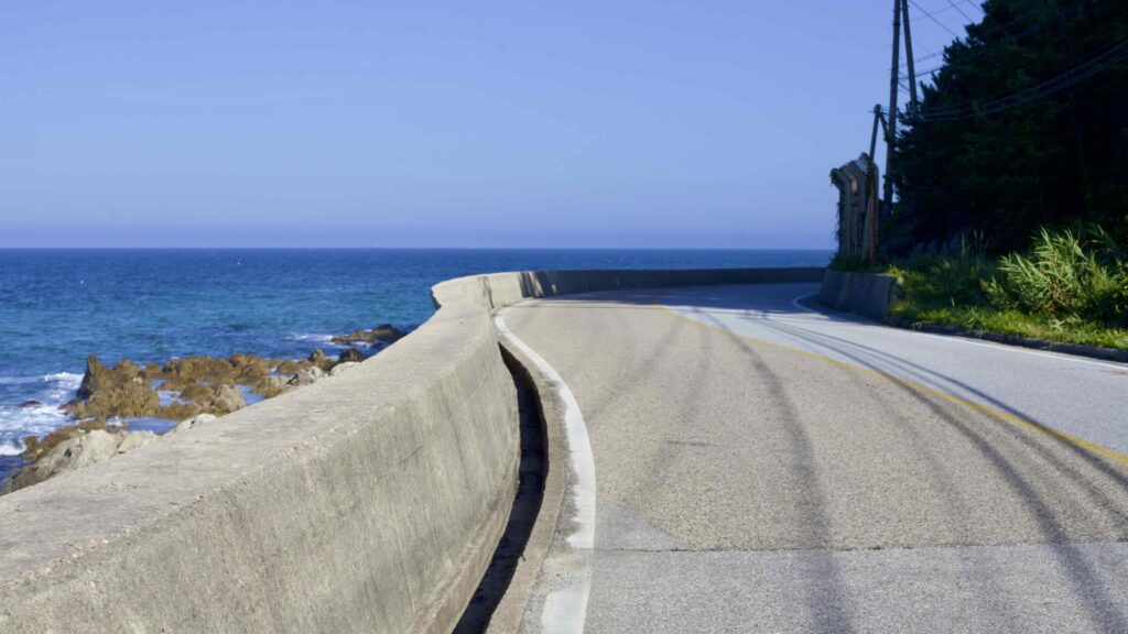 A picture of the coastal road near Gusan Port (구산항) in Uljin County, South Korea.