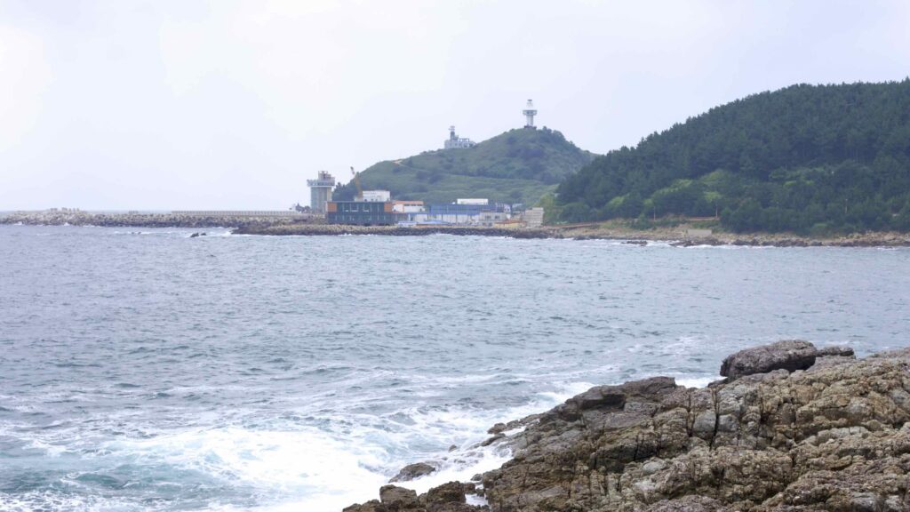 A picture of Jukdo Mountain Observatory (죽도산전망대; map) on top of Jukdo Mountain at Chuksan Port, Yeongdeok County, South Korea.