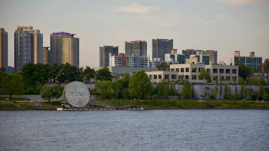 A picture of Nodeul Island (노들섬) near in the Han River in Seoul, South Korea.