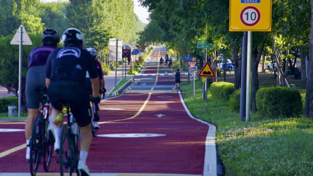 A picture of cyclists in Gwangnaru Hangang Park (광나루한강공원) in Seoul, South Korea.