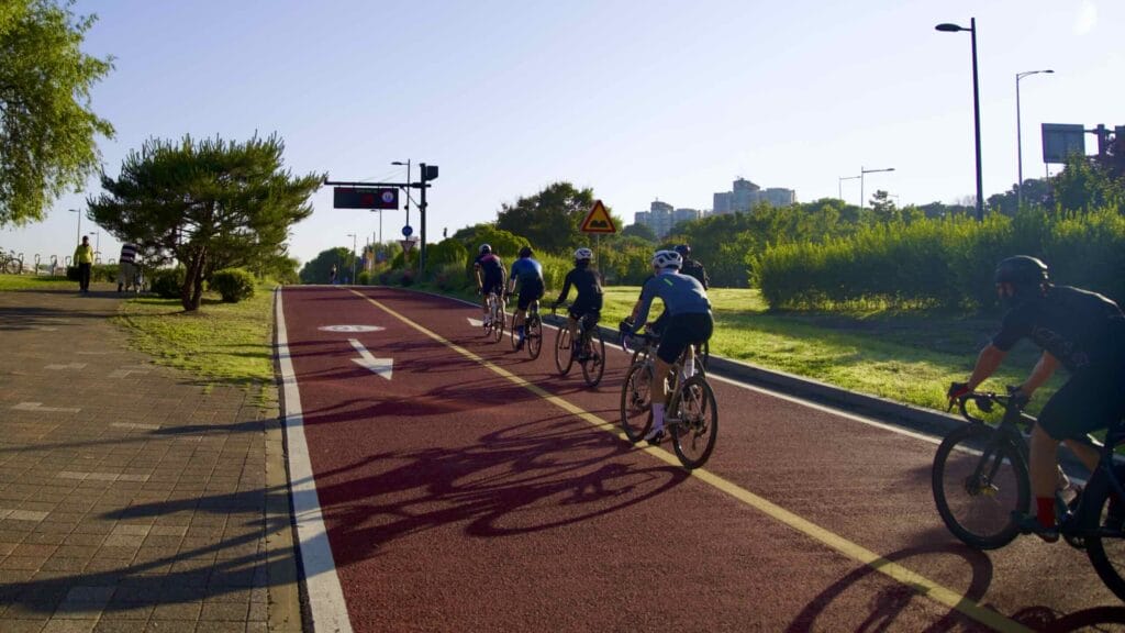 A picture of cyclists in Gwangnaru Hangang Park (광나루한강공원) in Seoul, South Korea.