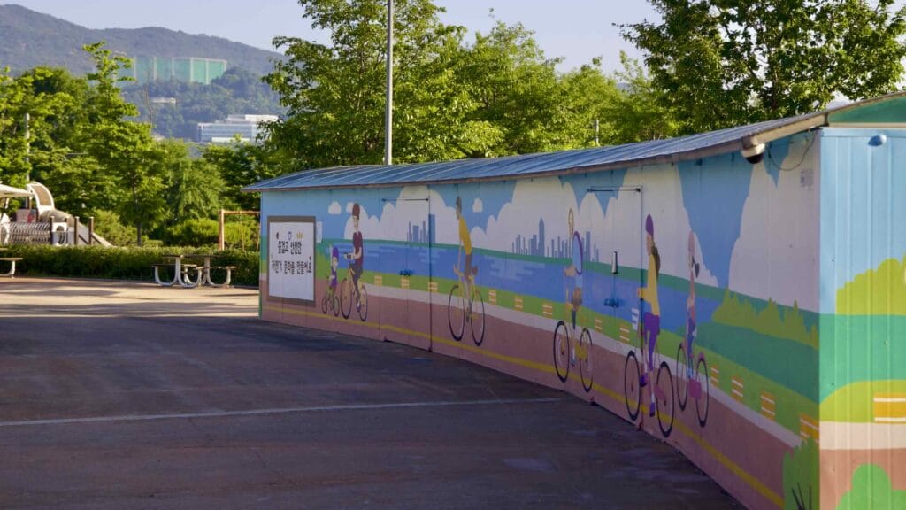 A picture of Gwangnaru Bicycle Park in Gwangnaru Hangang Park (광나루한강공원) in Seoul, South Korea.