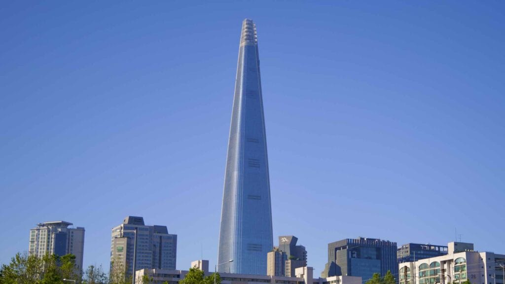 A picture of Lotte World Tower (롯데월드타워) in the Jamsil Neighborhood of Seoul.