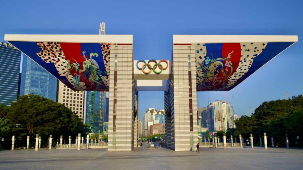 A picture of World Peace Gate (세계평화의문) in Olympic Park (올림픽공원) in the Songpa District in Seoul, South Korea.