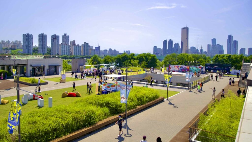 A picture of Nodeul Island (노들섬) near in the Han River in Seoul, South Korea.
