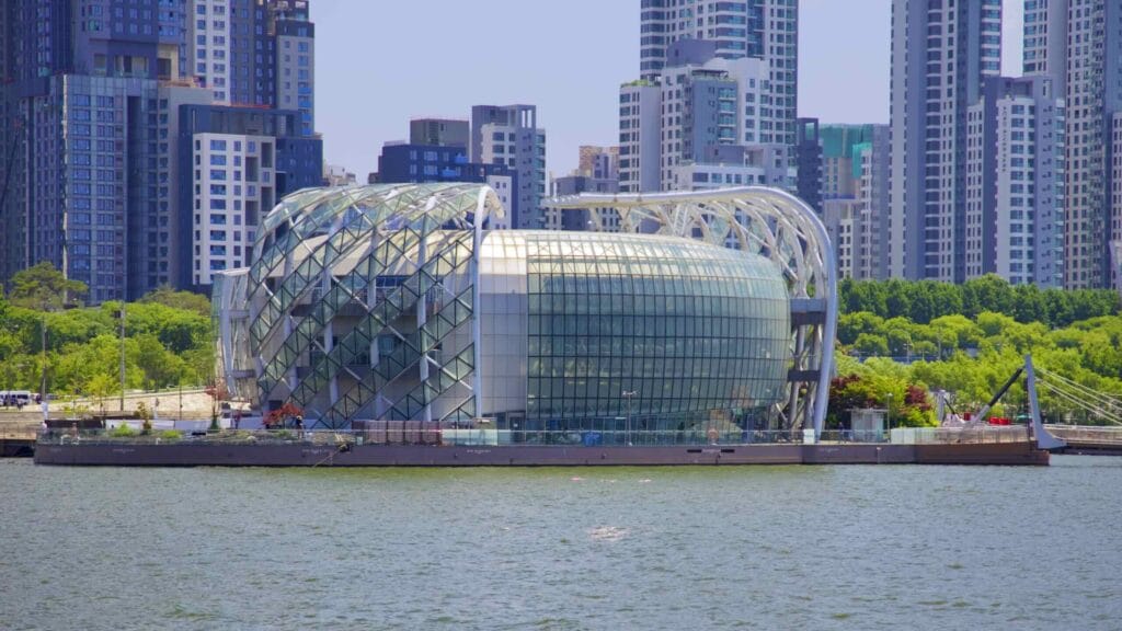 A picture of Some Sevit (세빛섬) in Banpo Hangang Park (반포한강공원) in Seoul, South Korea.