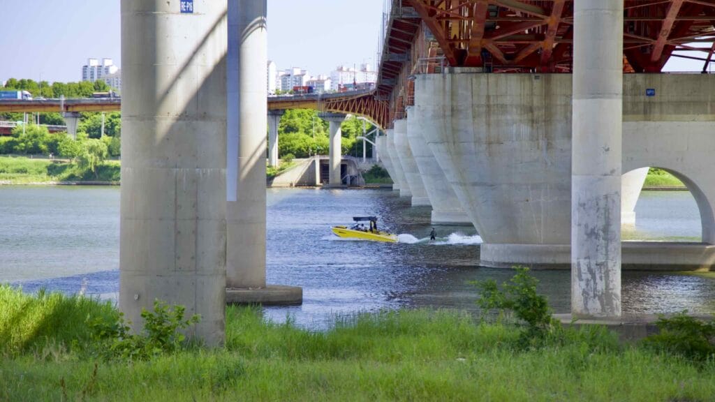 A picture of the a water skiing boat under Seongsu Bridge in Jamwon Hangang Park (잠원한강공원) in Seoul, South Korea.