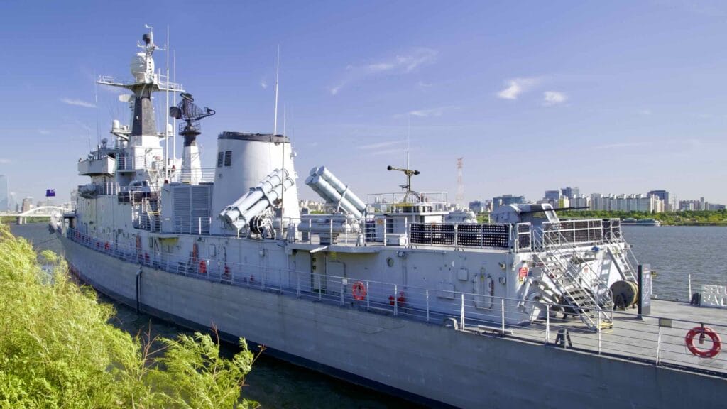 A picture of Seoul Battleship Park (서울함 공원) in Mangwon Hangang Park (망원한강공원) in Seoul, South Korea.