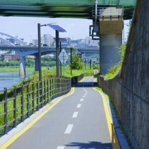 A picture of Jungnang Stream Bike Path (중랑천자전거길) in Ttukseom Hangang Park (뚝섬한강공원), Seoul, South Korea.