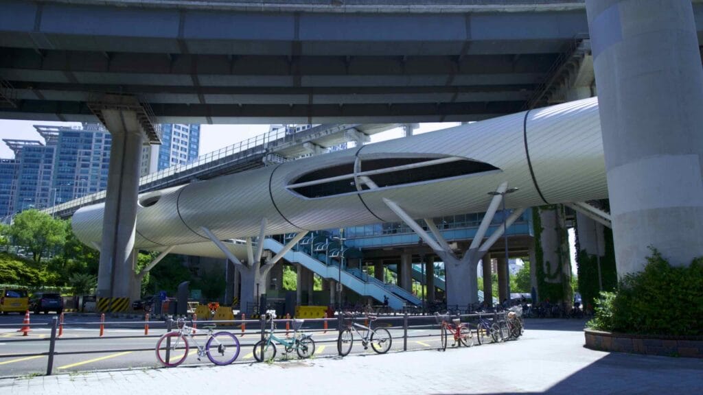 A picture of the J-Bug Cultural Complex (뚝섬자벌레) in Ttukseom Hangang Park in Seoul, South Korea.