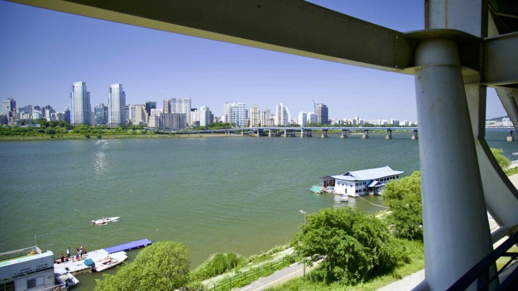 The view from the observation deck of the J-Bug Cultural Complex (뚝섬자벌레) in Ttukseom Hangang Park in Seoul, South Korea.
