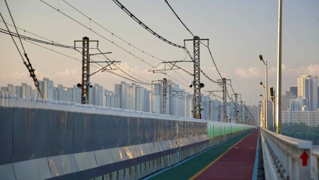 A picture of Jamsil Railroad Bridge (잠실철교) in Seoul, South Korea.