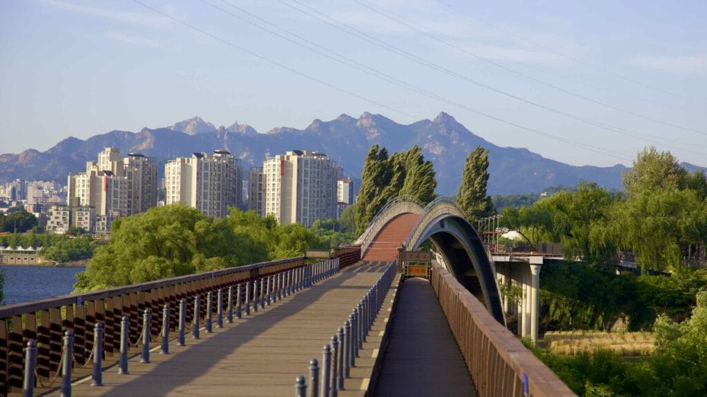 A picture of Seonyu Bridge (선유교) learning to Seonyu Island (선유도) in Yanghwa Hangang Park (양화한강공원) in Seoul, South Korea.