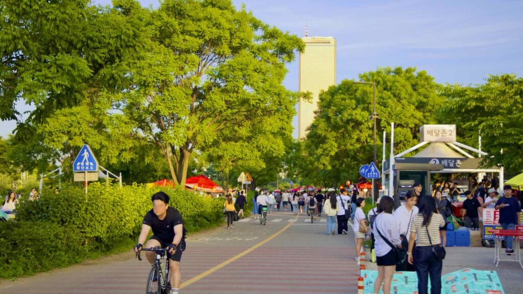 A picture of the cycling paths and 63 Building (63빌딩) in Yeouido Hangang Park (여의도한강공원) in Seoul, South Korea.