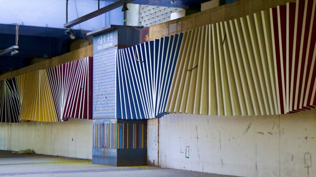 A picture of a Hangang Art Park installation under Mapo Bridge (마포대교) in Yeouido Hangang Park (여의도한강공원) in Seoul, South Korea.