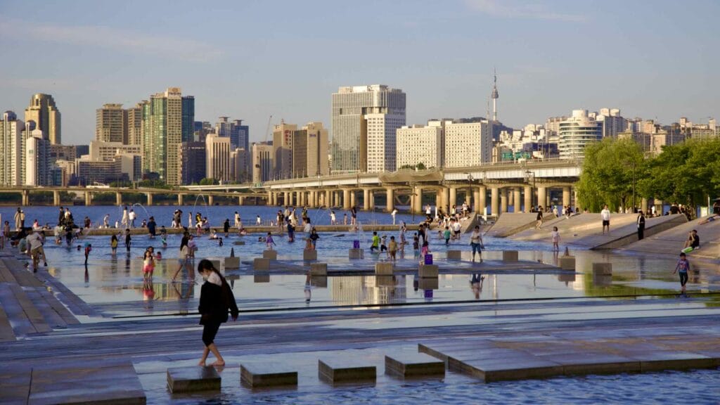 A picture of Waterlight Square Fountain (물빛광장) in Yeouido Hangang Park (여의도한강공원) in Seoul, South Korea.