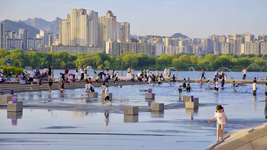 A picture of Waterlight Square Fountain (물빛광장) in Yeouido Hangang Park (여의도한강공원) in Seoul, South Korea.