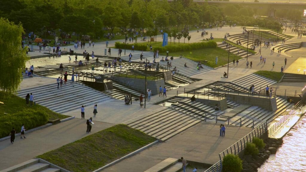 A picture of Waterlight Square Fountain (물빛광장) in Yeouido Hangang Park (여의도한강공원) in Seoul, South Korea.