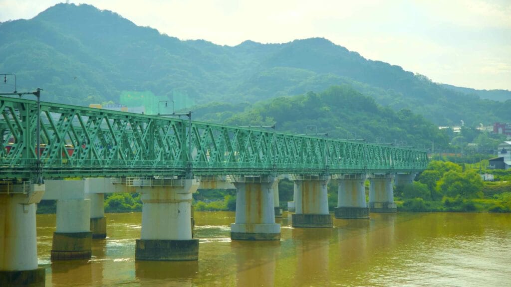 A picture of the Waegwan Railroad Bridges (왜관철교) in Waegwan Town along the Nakdonggang Bike Path.