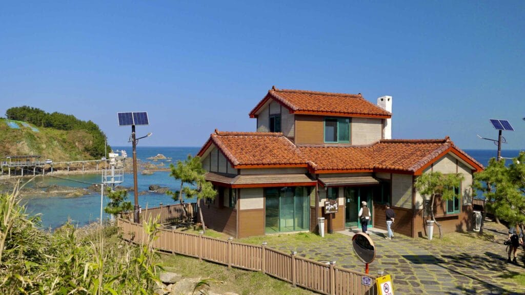A picture of the Into the Storm Set (폭풍속으로 세트장) on the Jukbyeon Cape (죽변곶) in Jukbyeon Port (죽변항) along the Gyeongbuk (East Coast) Bicycle Path (동해안자전거길 (경북)) in Uljin County (울진군), South Korea.