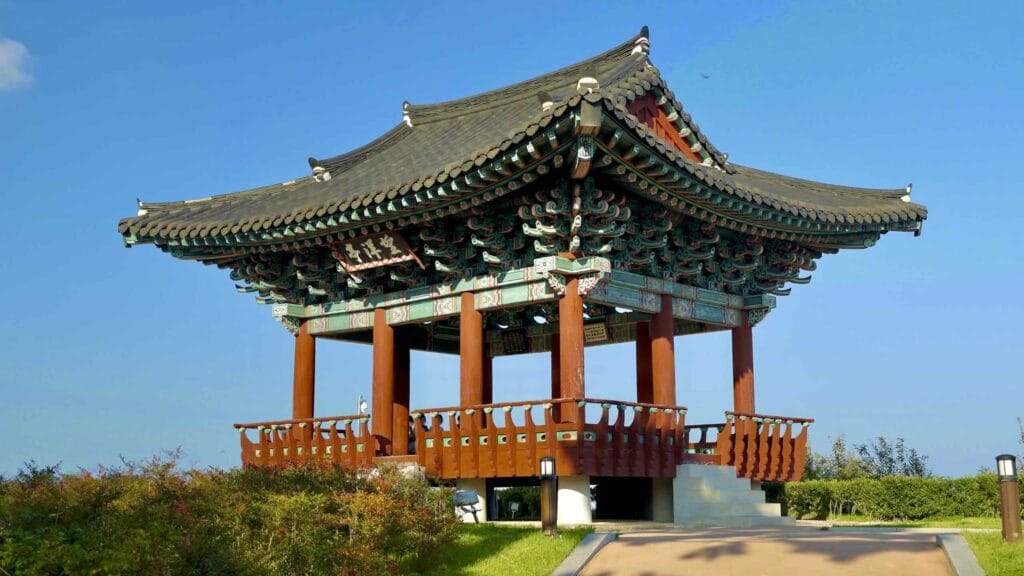 A picture of Mangyang Pavilion (망양정) along the Gyeongbuk (East Coast) Bicycle Path (동해안자전거길 (경북)) in Uljin County (울진군), South Korea.