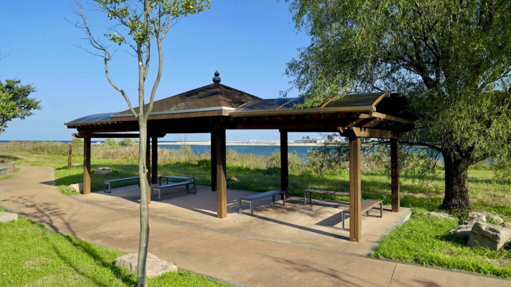 A picture of Uljin Wangpi Stream Eco Park (울진왕피천생태공원) along the Gyeongbuk (East Coast) Bicycle Path (동해안자전거길 (경북)) in Uljin County (울진군), South Korea.