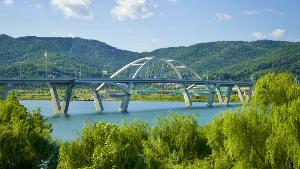 Hangang Bike Path - Seoul - Gwangnaru Hangang Park - Amsa Pass Guri Amsa Bridge Close