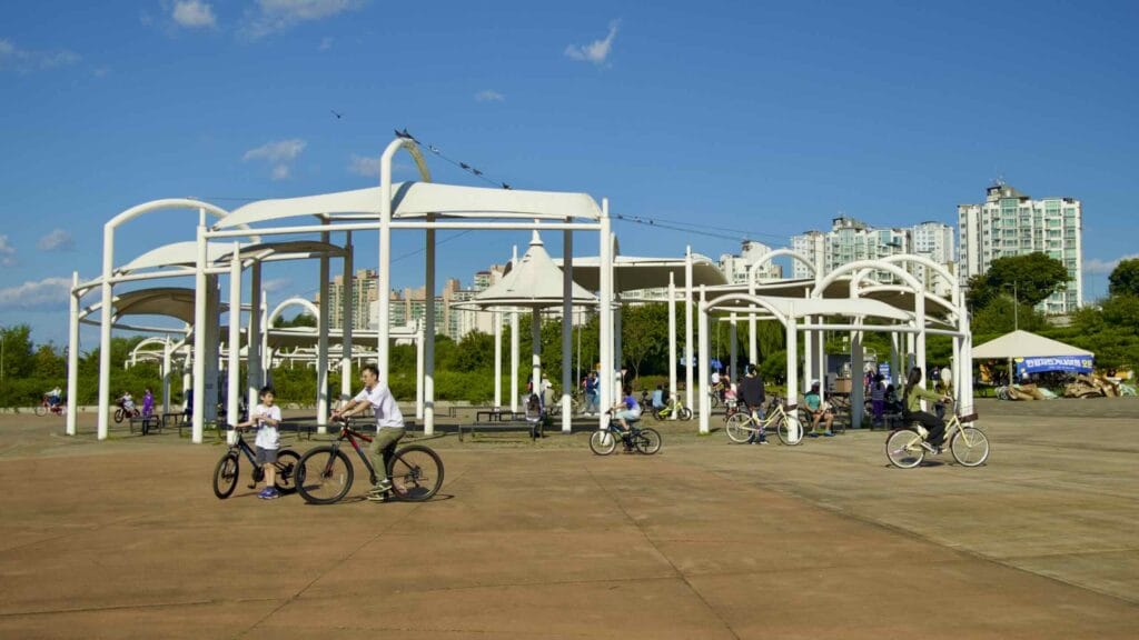 A picture of Gwangnaru Bicycle Park in Gwangnaru Hangang Park (광나루한강공원) in Seoul, South Korea.