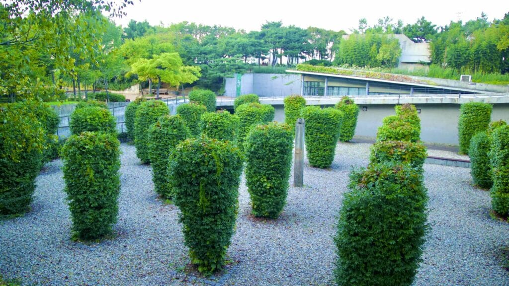 A picture of Seonyu Island Park (선유도공원) in the Han River near Yanghwa Hangang Park (양화한강공원) in Seoul, South Korea.