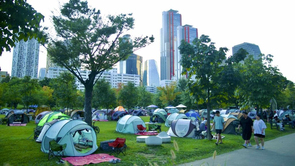 A picture of Yeouido Hangang Park (여의도한강공원) in Seoul, South Korea.