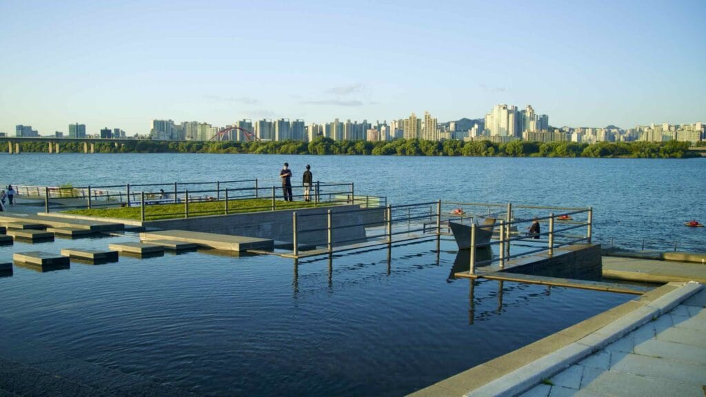 A picture of Waterlight Square Fountain (물빛광장) in Yeouido Hangang Park (여의도한강공원) in Seoul, South Korea.