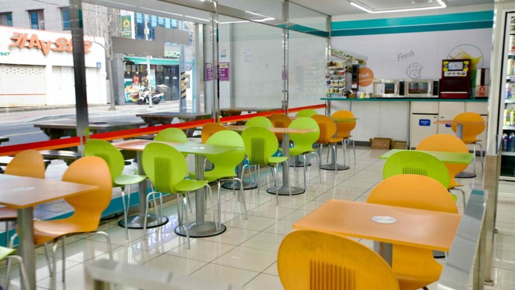 A picture of the seating area in a Korean convenience store.