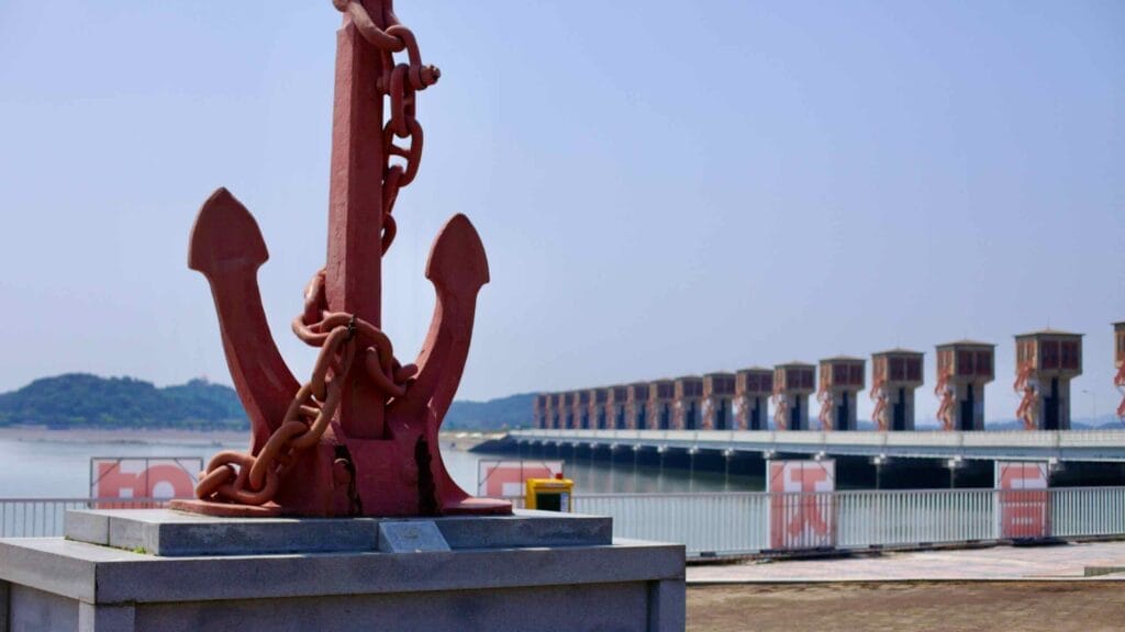 An anchor monument stands in Geumgang Citizen's Park, overlooking the Geum River Estuary