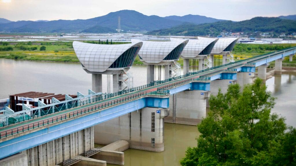 river structure