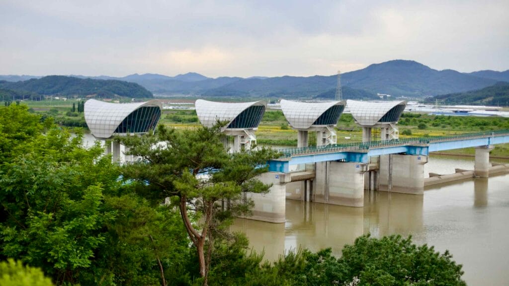 river structure