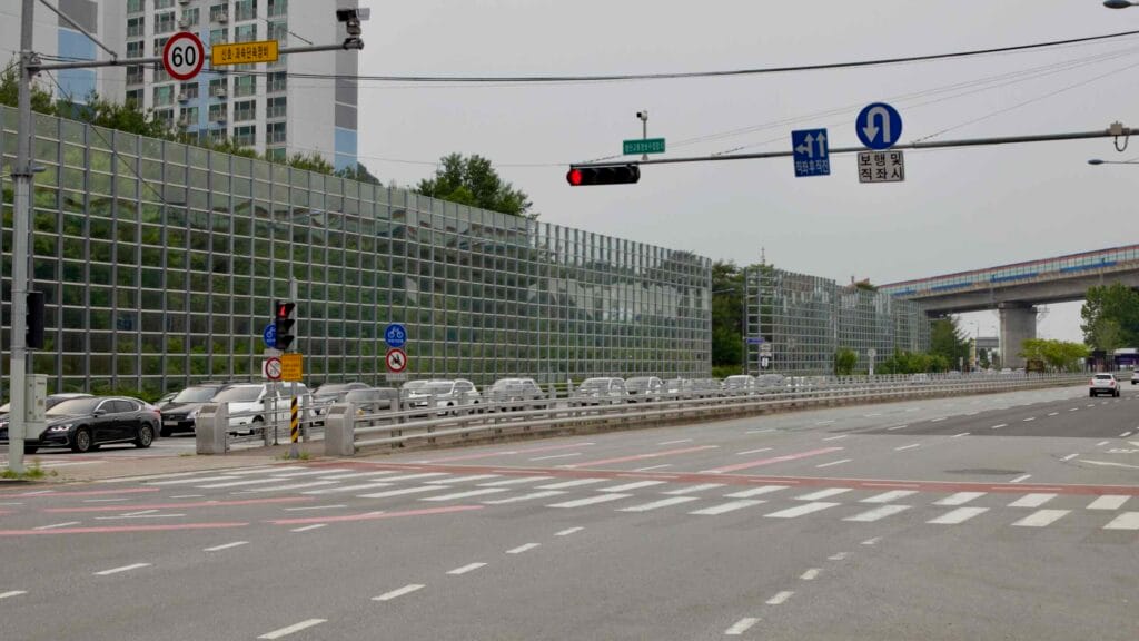 A wide intersection marks the entrance to the cycling road along North Star Road.