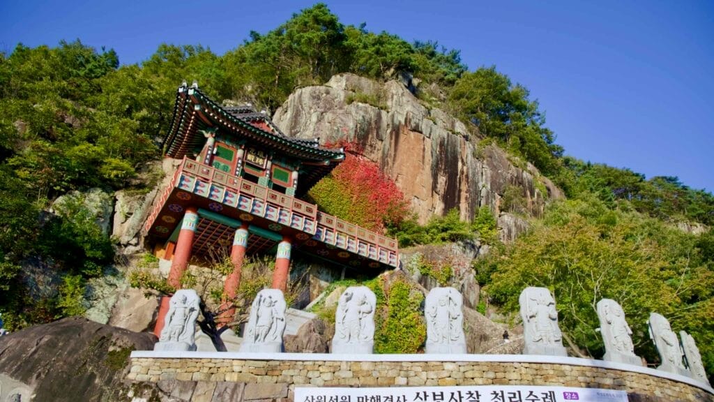 guardian statues