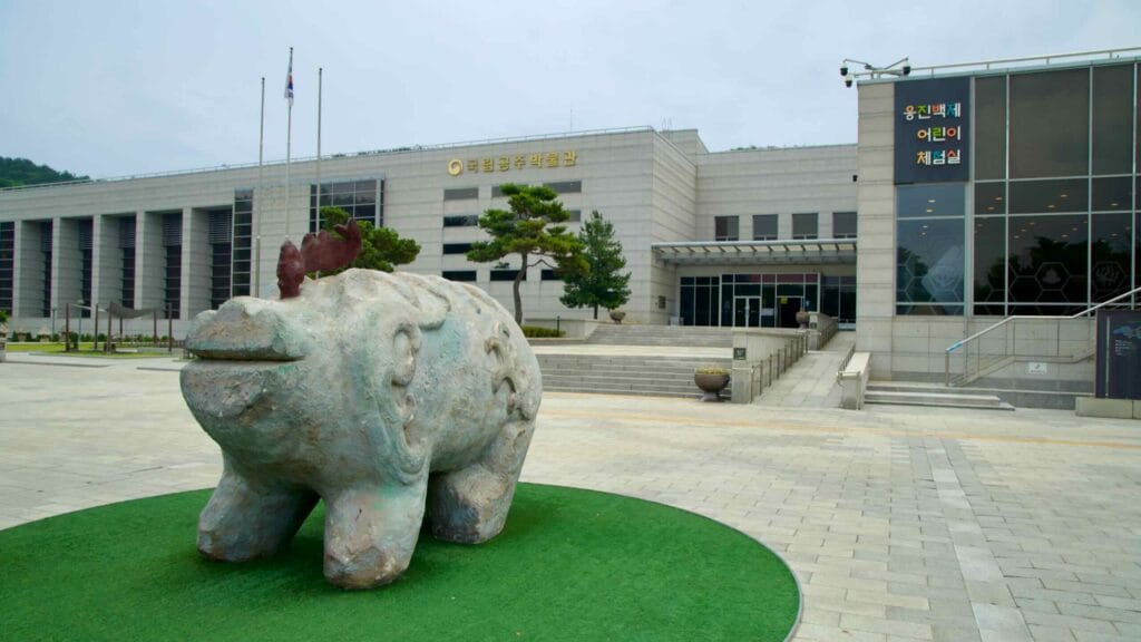 front sculpture