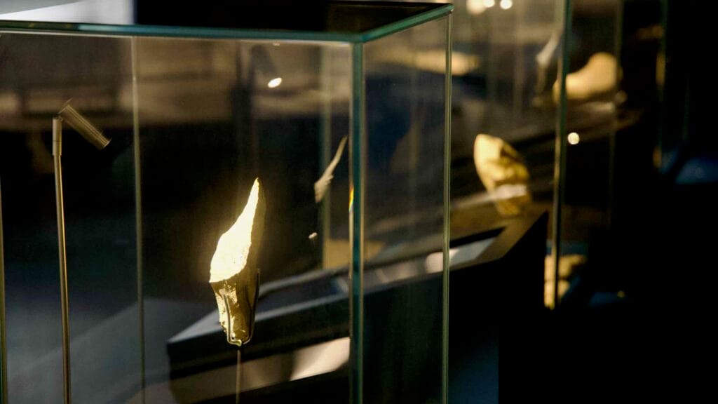Archaeological exhibit at Seokjangni Museum features ancient stone tools.