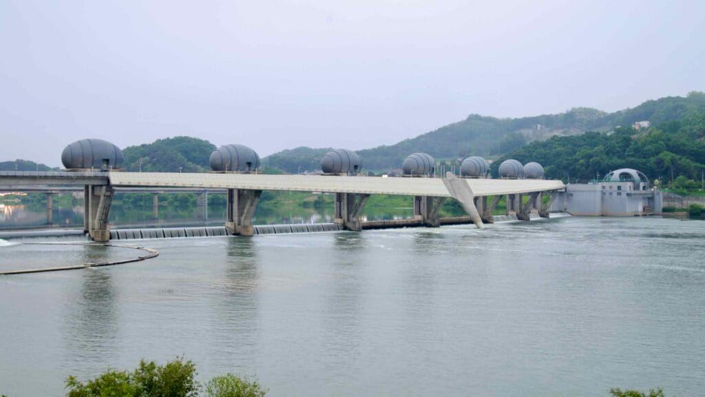 A wide-angle look at Ipo Weir reveals its distinctive egg-shaped gate towers stretching across the South Han River, part of Korea’s Four Rivers Restoration Project.