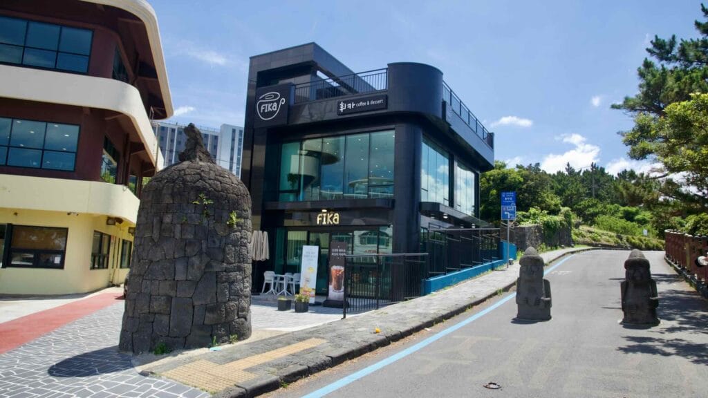 Fika café and Dol Hareubang statues near Yongduam.
