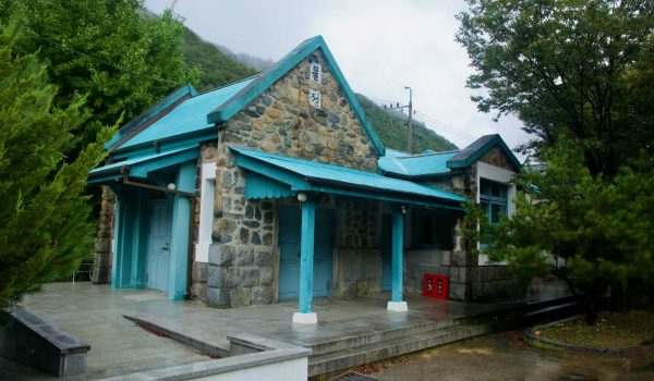 Fieldstone Buljeong Station with teal roofs glistens on a rainy day.