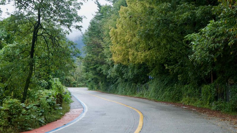 Entrance to the Baekdudaegan Ihwa Pass tunnel with bike and pedestrian lanes.