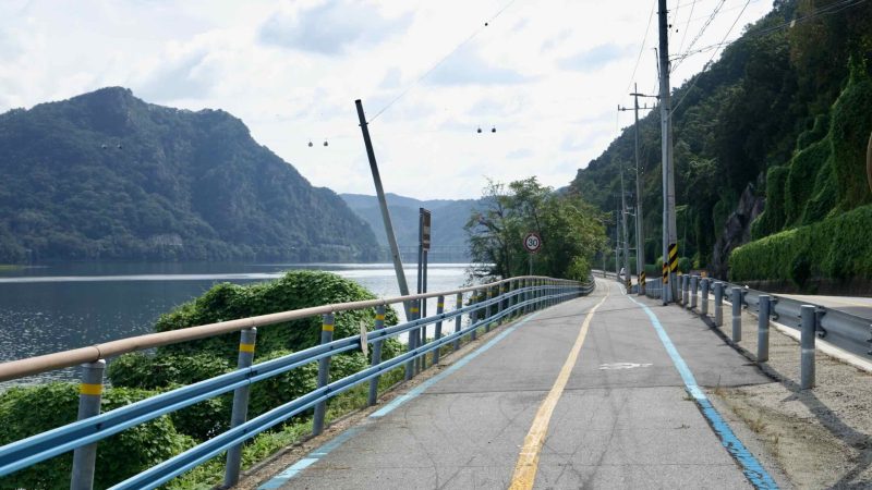 A riverside bike lane traces Uiam Lake as the Samaksan cable car crosses high overhead.